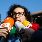 Marta Rovira, a las puertas de su colegio electoral, en Vic.-ANNA MAS