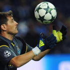 Casillas, en un partido del Oporto de Champions.-AP / PAULO DUARTE