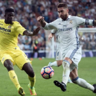 Sergio Ramos y N'Diaye durante el partido Madrid-Villlarreal, disputado el miércooles en el Bernabéu.-CURTO DE LA TORRE / AFP