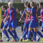 Las jugadoras azulgranas celebran un gol.-VALENTÍ ENRICH
