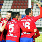 Los jugadores del Numancia celebran el gol anotado por Julio Álvarez. / Diego Mayor-