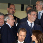 El presidente del Gobierno, Pedro Sánchez, junto al presidente del Real Madrid, Florentino Pérez.-EFE