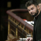 Duro discurso de Gabriel Rufián contra el PSOE en la investidura de Rajoy.-EFE / CHEMA MOYA