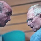Guindos, con su homólogo alemán Wolfgang Schauble, en una reunión del Ecofin en Bruselas.-