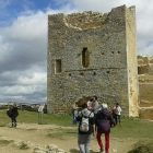 Turistas en Calatañazor la pasada Semana Santa.-EVA SÁNCHEZ