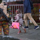 Los colegios de Bruselas abren sus puertas bajo vigilancia policial.-