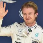 Rosberg celebra su 'pole' en Brasil.-AFP / NELSON ALMEIDA