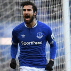 André Gomes celebra un gol con el Everton.-PAUL ELLIS/ AFP