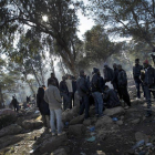 Inmigrantes en el monte Gurugú que pretenden pasar ilegalmente la frontera de Melilla.-JOSE LUIS ROCA