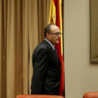 Luis María Linde comparece en el Congreso.-Foto: JOSÉ LUIS ROCA