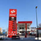 Imagen de archivo de una gasolinera de Valladolid con los diferentes precios de los carburantes-- ICAL