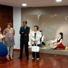 Pardo y Tajahuerce siguen las explicaciones en la inauguración. / SORIAMUSEUM-