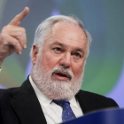Miguel Arias Cañete, comisario europeo de Acción para el Clima y la Energía.-EFE / OLIVIER HOSLET