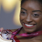 Simone Biles, con el oro ganado en salto.-AP / VADIM GHIRDA