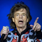 Mick Jagger, en su salsa, ante la multitud, en un concierto. /-EL PERIÓDICO