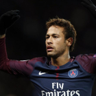 Neymar, durante la goleada del PSG ante el Celtic.-IAN LANGSDON (EFE)