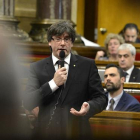 Intervención del 'president' Carles Puigdemont en el Parlament tras la suspensión de la Conselleria de Exteriors.-ACN / FOTO: FERRAN SENDRA