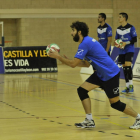 Sevillano, jugador-entrendor del Río Duero Soria de voleibol.-VALENTÍN GUISANDE