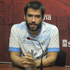 Elías Terés, segundo entrenador del Río Duero, ofrecía ayer la rueda de prensa del conjunto celeste.-Valentín Guisande