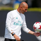 Zidane, durante un entremiento con el Madrid en Los Ángeles.-LUCY NICHOLSON