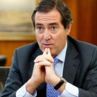 El presidente de CEOE, Antonio Garamendi, en un momento de la entrevista.-JOSÉ LUIS ROCA