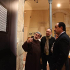 El delegado territorial, Manuel López (D), presenta la exposición ‘Teresa de Jesús 1515-1582’ en el Archivo Histórico Provincial de Soria-Concha Ortega / ICAL