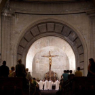 Una misa en la basílica del Valle de los Caídos.-JOSÉ LUIS ROCA