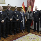 Los condecorados posan junto a Yolanda de Gregorio y Luis Gibert.-LUIS ÁNGEL TEJEDOR