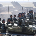 Tanques chinos durante un desfile militar-EFE / EPA / XINHUA WU XIAOLING