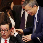 l secretario de Estado estadounidense Steven Mnuchin y el gobernador del Banco Central chino Yi Gang en la reunión de ministros de finanzas y gobernadores de bancos centrales previa al G20.-AP / KIM KYUNG-HOON