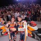 Dani Pedrosa y Marc Márquez, hoy en la multitudinaria presentación en Jakarta.-HONDA REPSOL MEDIA / FREIDEMANN KIM