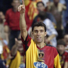 El exjugador de fútbol turco Hakan Sükür celebra un gol en agosto del 2003 con su equipo, el Galatasaray.-AFP / MUSTAFA OZER
