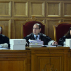 Magistrados de la Audiencia durante un juicio.-ALVARO MARTÍNEZ