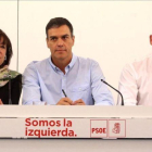 Cristina Narbona, Pedro Sánchez y José Luis Ábalos, el pasado 18 de septiembre en la sede del PSOE.-JUAN MANUEL PRATS