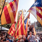 Banderas frente a la Consejería de Economía de Cataluña-RICARD FADRIQUE
