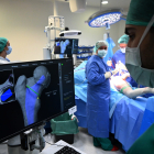 Primera operación quirúrgica con una nueva plataforma robótica en el Hospital Clinico de Valladolid.-ICAL