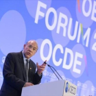 El secretario general de la OCDE, Ángel Gurría, en una rueda de prensa en París en junio del 2015.-AFP / BERTRAND GUAY
