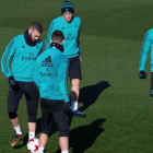 Bale, Cristiano y Benzema, con Kovacic, en el entrenamiento del miércoles del Madrid.-EFE / RODRIGO JIMENEZ