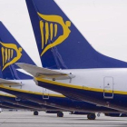 Aviones de Ryanair en el aeropuerto de Madrid.-