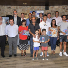 Foto de familia de los ganadores de los trofeos Aúpa Numancia, junto a los patrocinadores de los mismos ayer en el Parador Antonio Machado.-Valentín Guisande