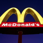 El logo de uno de los restaurantes McDonalds, en Chicago.-JEFF ROBERSON / AP
