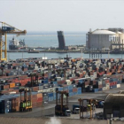 Terminal portuaria de Barcelona dedicada a los contenedores.-CARLOS MONTAÑÉS