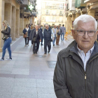 El doctor Ruiz Liso en una calle de la ciudad de Soria.-- ARGICOMUNICACIÓN