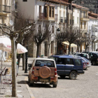 Una de las calles principales de la localidad de San Pedro Manrique. / VALENTÍN GUISANDE-