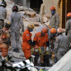Trabajos de rescate en los edificios derrumbados en Río de Janeiro.-AP