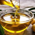 Olivas y aceite de oliva, dos de los productos españoles afectados por los nuevos aranceles de EEUU.-EL PERIÓDICO