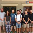 Un total de 10 jóvenes turistas que visitaban Camboya han sido detenidos por las autoridades del país por producir material pornográfico en una fiesta cerca del templo sagrado de Angkor Wat.-AP / CAMBODIA NATIONAL POLICE