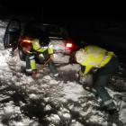 Los agentes de la Guardia Civil tuvieron que remolcar los coches-Guardia Civil