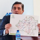 Carlos Martínez Izquierdo muestra la propuesta de Caja Rural. HDS