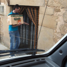 Un momento del reparto por La Exclusiva.-Ical